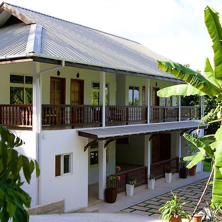 Cote Jardin - Chalets Cote Mer Baie Sainte Anne Екстериор снимка