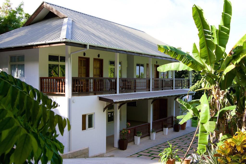 Cote Jardin - Chalets Cote Mer Baie Sainte Anne Екстериор снимка